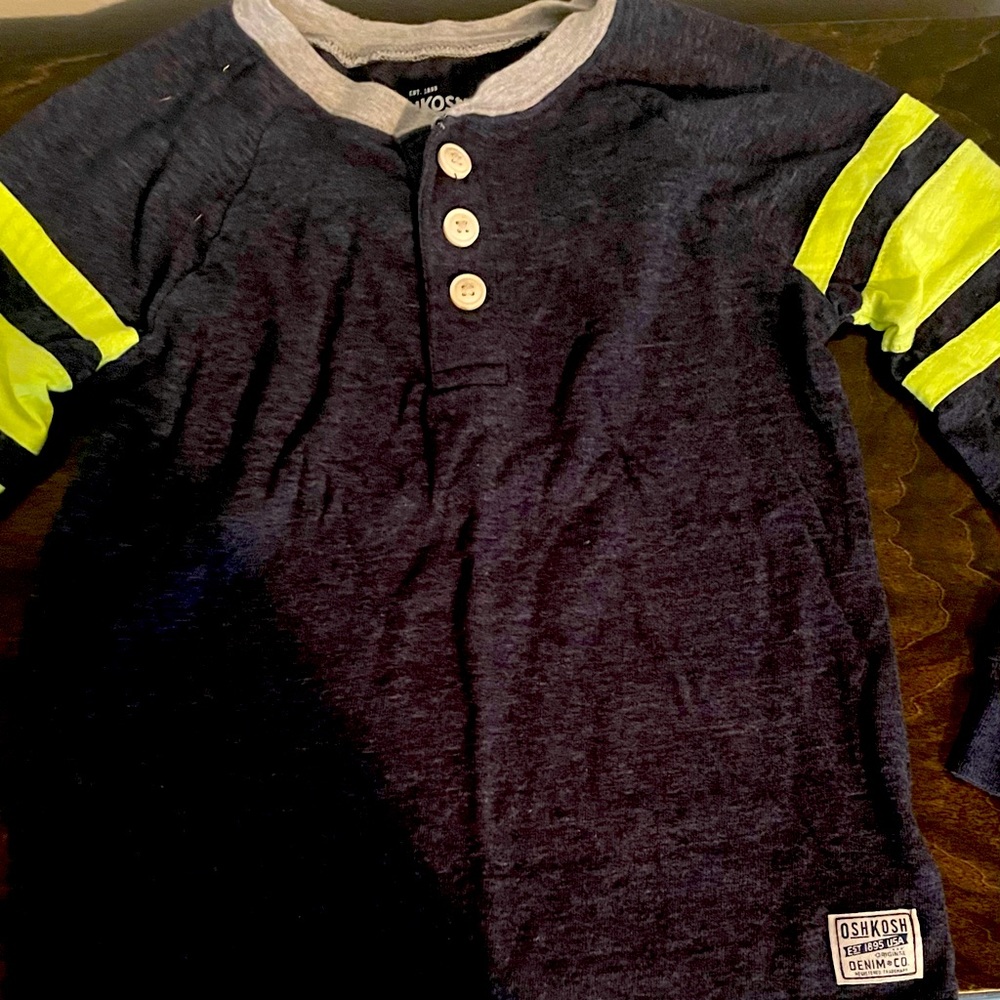 Osh kosh 5T gently worn long sleeve shirt